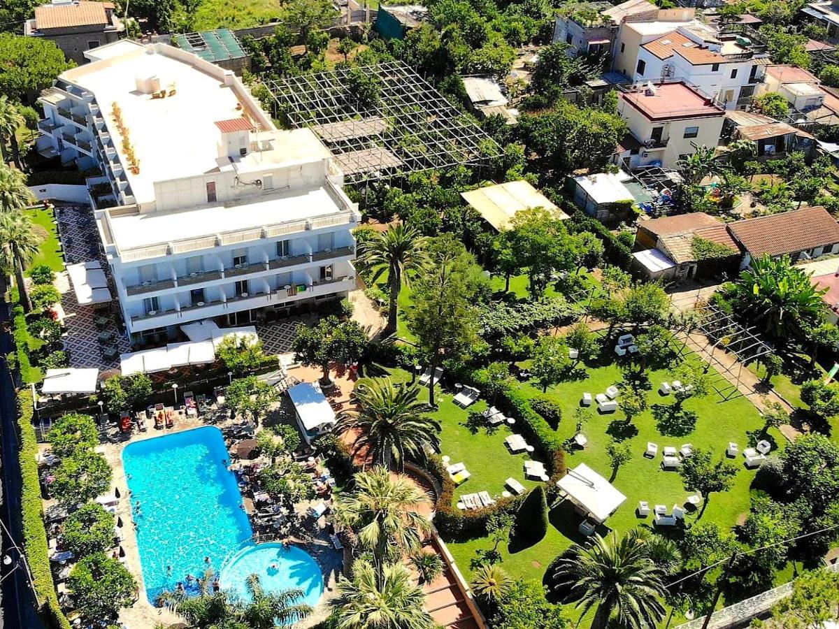 Hotel Alpha سانتّانييلّو المظهر الخارجي الصورة