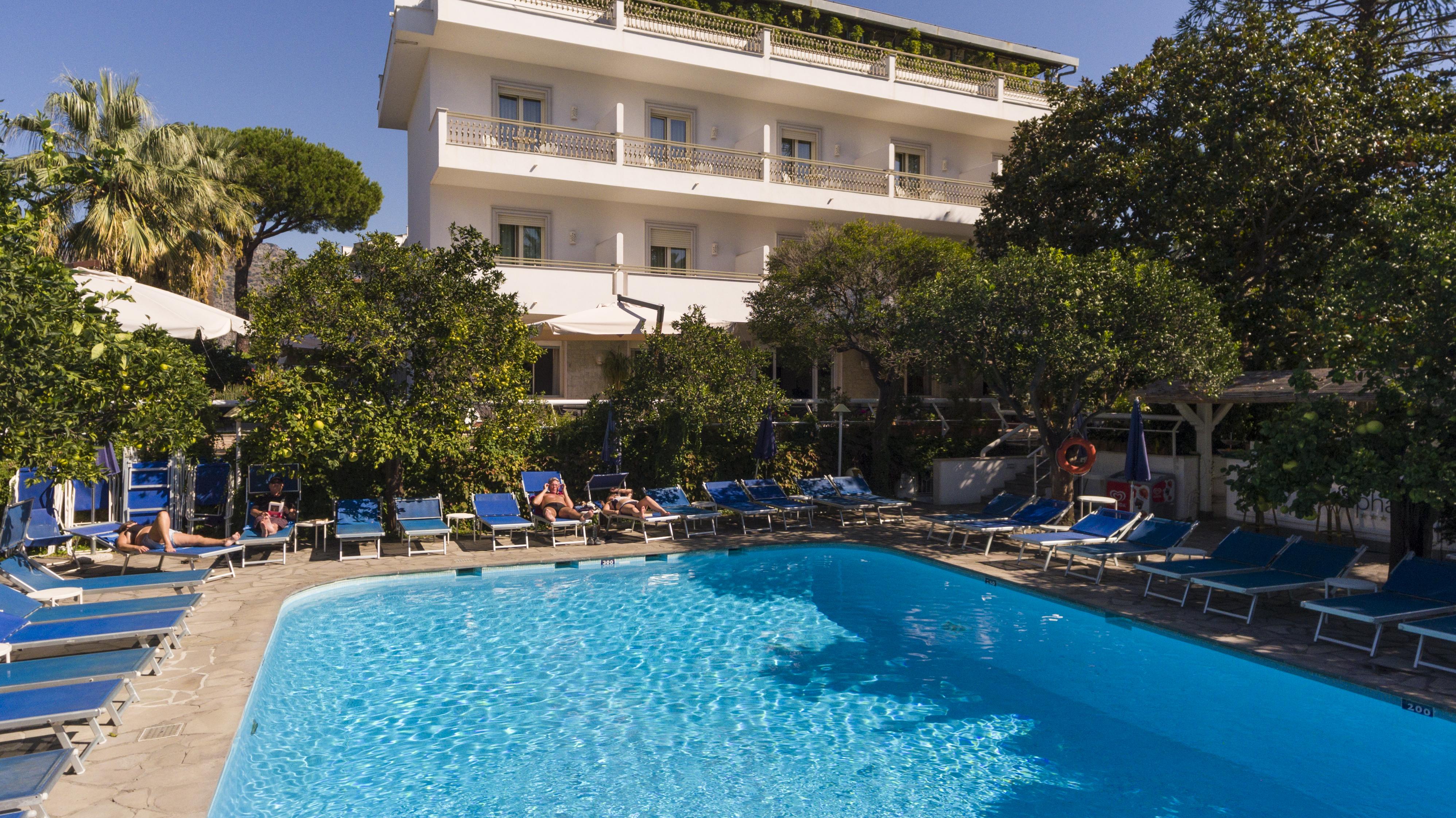Hotel Alpha سانتّانييلّو المظهر الخارجي الصورة