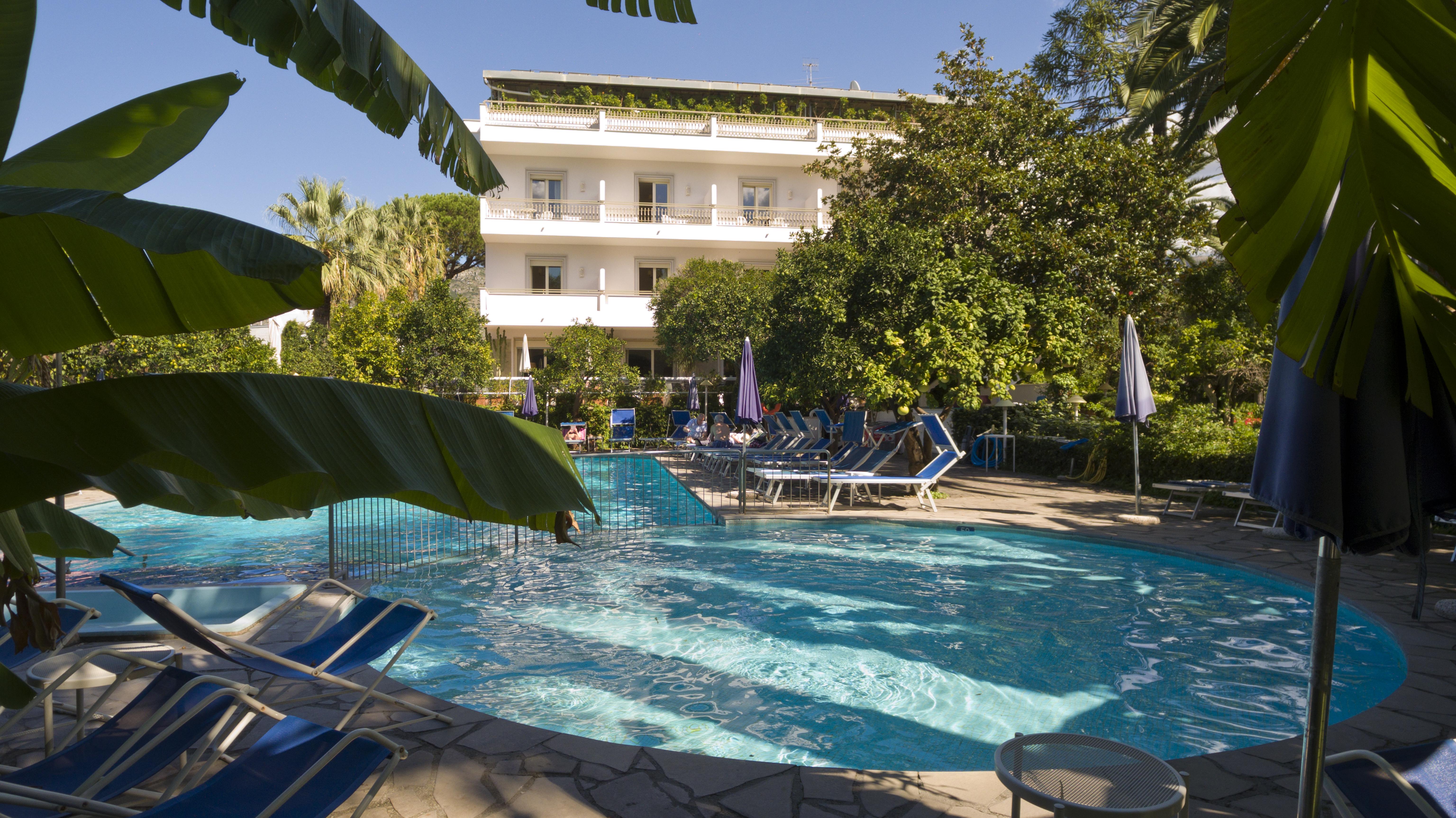 Hotel Alpha سانتّانييلّو المظهر الخارجي الصورة